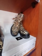 buty w  panterkę botki traperki