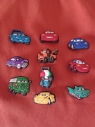 Przypinki zawieszki ozdoby do butów croksów typu crocs auta