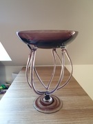 Szklana patera artystyczna na nodze, fioletowa – ręcznie dmuchana.