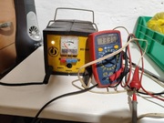 Prostownik do ładowania akumulatora 12V 6A PRL Jedność  BU 12/6