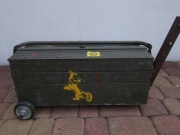  Skrzynka narzędziowa z dyszlem-metalowa