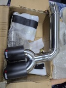 Końcówka wydechu tłumika AKRAPOVIC KARBON 127/66 połysk końcówki podwójne