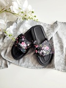 Klapki czarne laczki Kubota 37 na rzep w kwiatki Nowe