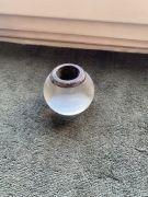 Przedwojenny świecznik szklana kula z wkładem metalowym