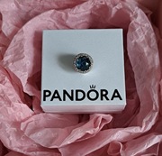 Pandora charms z Granatowym kamieniem 
