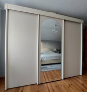 Szafa przesuwna, trójdzielna z lustrem (lub do negocjacji cała sypialnia)