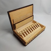 Pudełko na papierosy , papierośnica - drewno - stan b.dobry