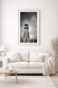 Obraz czarno-biała fotografia latarnia morska morze architektura 50x70