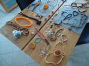 zestaw komplet biżuteria korale kolczyki naszyjnik bransoletki broszki