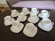 Zestaw porcelanowy filiżanek ze spodkami 