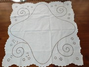 Wiekowy lniany obrusik ręcznie haftowany 88x85