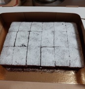 Czekoladowe, domowe ciasto z żurawiną - do pracy, na budowę, do kawki