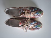 Buty na wysokiej podeszwie