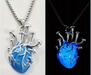 Wisiorek w kształcie serca świecący w ciemności unikat prezent blikshop-pl