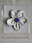 Kwiat - ozdoba sukienki, sweterka, bluzki, koszulki