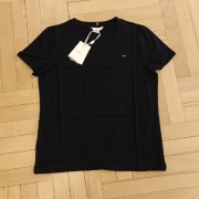 Granatowy t-shirt damski Tommy Hilfiger w rozmiarach S, M, L. 