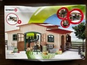 Schleich 42103 STAJNIA AKCESORIAMI + TOR PRZESZKÓD 40181 + FIGURKI