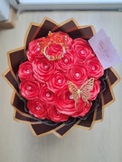 Wieczny bukiet czerwonych róż, złote dodatki Prezent