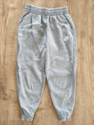 Nike Sportswear Club Fleece, Szare Joggery Dziecięce