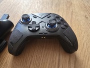 Pad FlyDigi Vader 4 | Zestaw z etui, podstawką ładującą | do PC/Switch