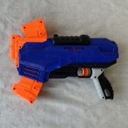 Pistolet z magazynkiem Nerf Rukkus ICS-8