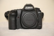 Lustrzanka Canon EOS 5D Mark II , korpus z paskiem, baterią i ładowarką.