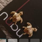 Zestaw pięknych krótkich kolczyków kolor złoty