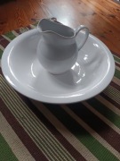 Dzbanek i misa z porcelany 