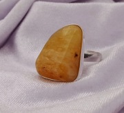 Srebrny pierścionek z bursztynem