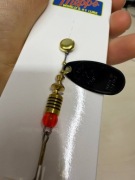 Mepps Black Fury czarny/czerwone kropki 2 / 4,5g