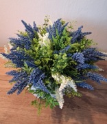 Stroik cmentarz pomnik kwiaty kompozycja wrzos grób