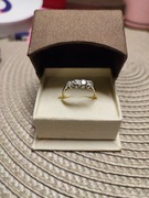 Angielski złoty pierścionek z diamentami - unikat