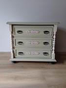 Odnowiona dębowa komoda w stylu vintage/chabby chic.