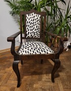 Drewniane krzesło do renowacji.