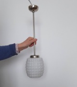 Lampa wisząca z kloszem w stylu op-art, PRL