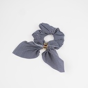 Gumka do włosów scrunchie ze złotą obrączką jak apaszka kokarda paski