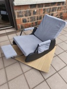 Fotel bujany  z podnóżkiem