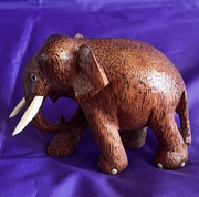 Piękna Afrykańska Figurka Słonia Wykonana z Drewna