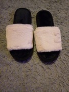 Klapki z futerkiem pudrowy róż 