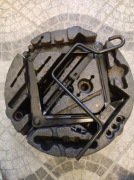 Wkład koła zapasowego lewarek Opel Astra H Zafira B Vectra C 13162851 /2852