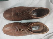 Buty skórzane eksluzywnej marki Bata 44