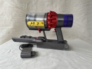 Odkurzacz Dyson V10 z akcesoriami