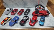 Witam ! Mam o sprzedania zestaw samochodzików, roboty, oraz dinozaury