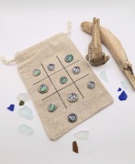 Gra kieszonkowa kółko i krzyżyk podróżna pomalowane kamienie Hello kitty