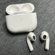 Oryginalne Apple AirPods gen 3