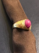 Złoty 22K pierścień, "sygnet" z naturalnym rubinem