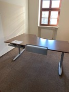 Biurko narożne Kinnarps – solidne, z regulacją, produkcja Szwecja