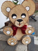 Miś ogrodowy z drewna