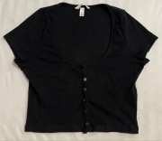 Czarny top na guziczki