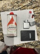 Zippo street chrome + opakowanie paliwa z lat 70